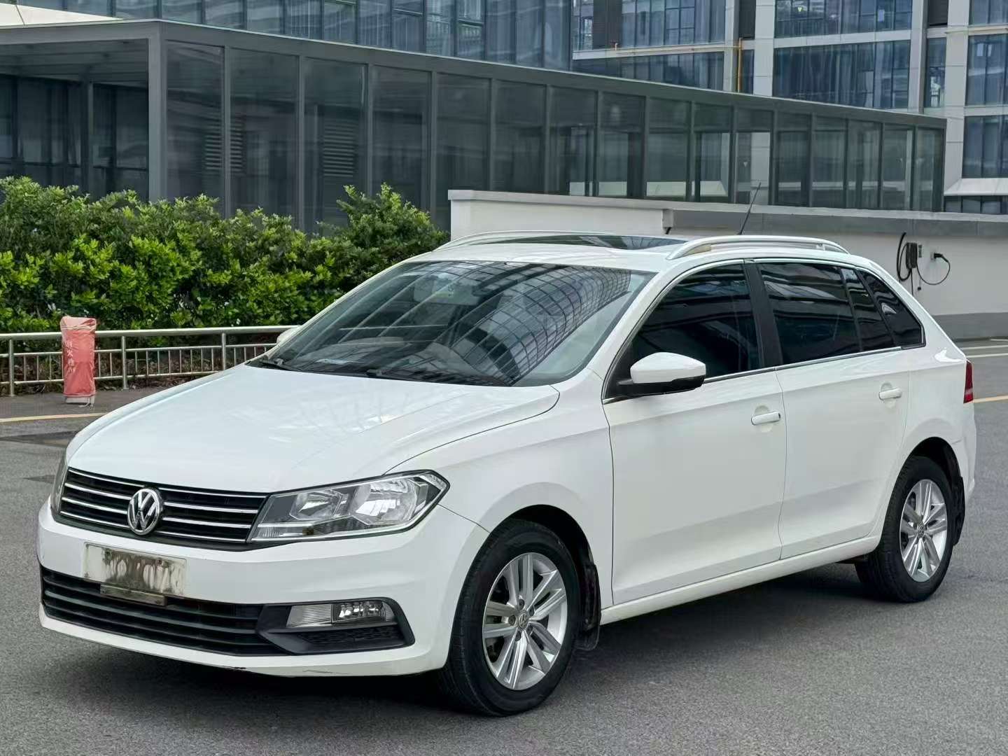 Volkswagen Jetta 1.6L Automatic Sunroof 3