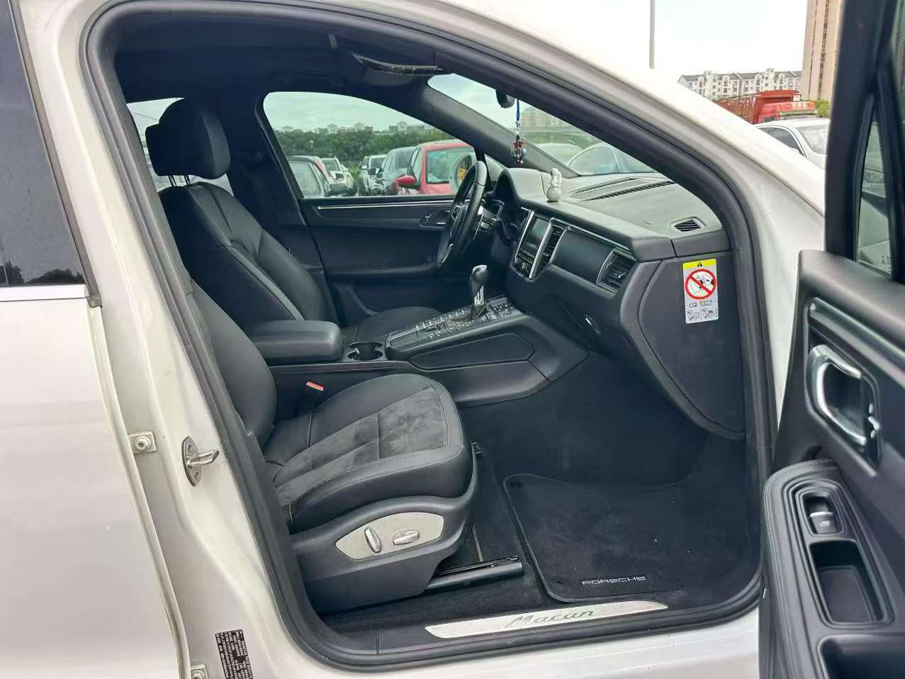 Porsche Macan 2.0T Automatic Panoramic Sunroof Seat Heating Bose Sound System 9