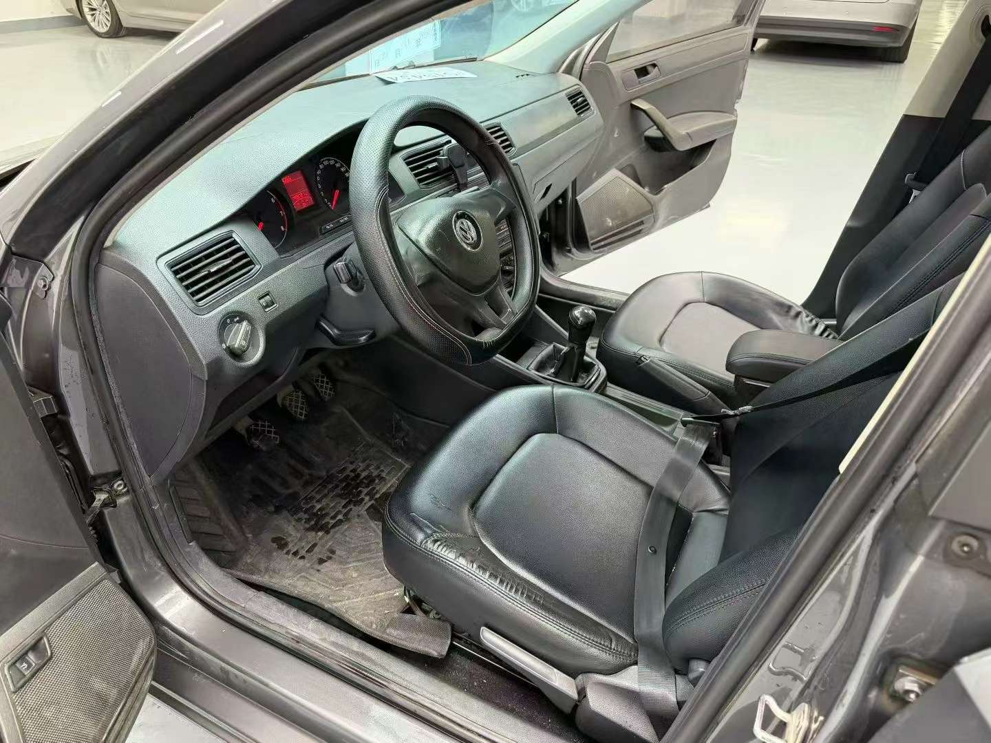 Volkswagen Santana 2
