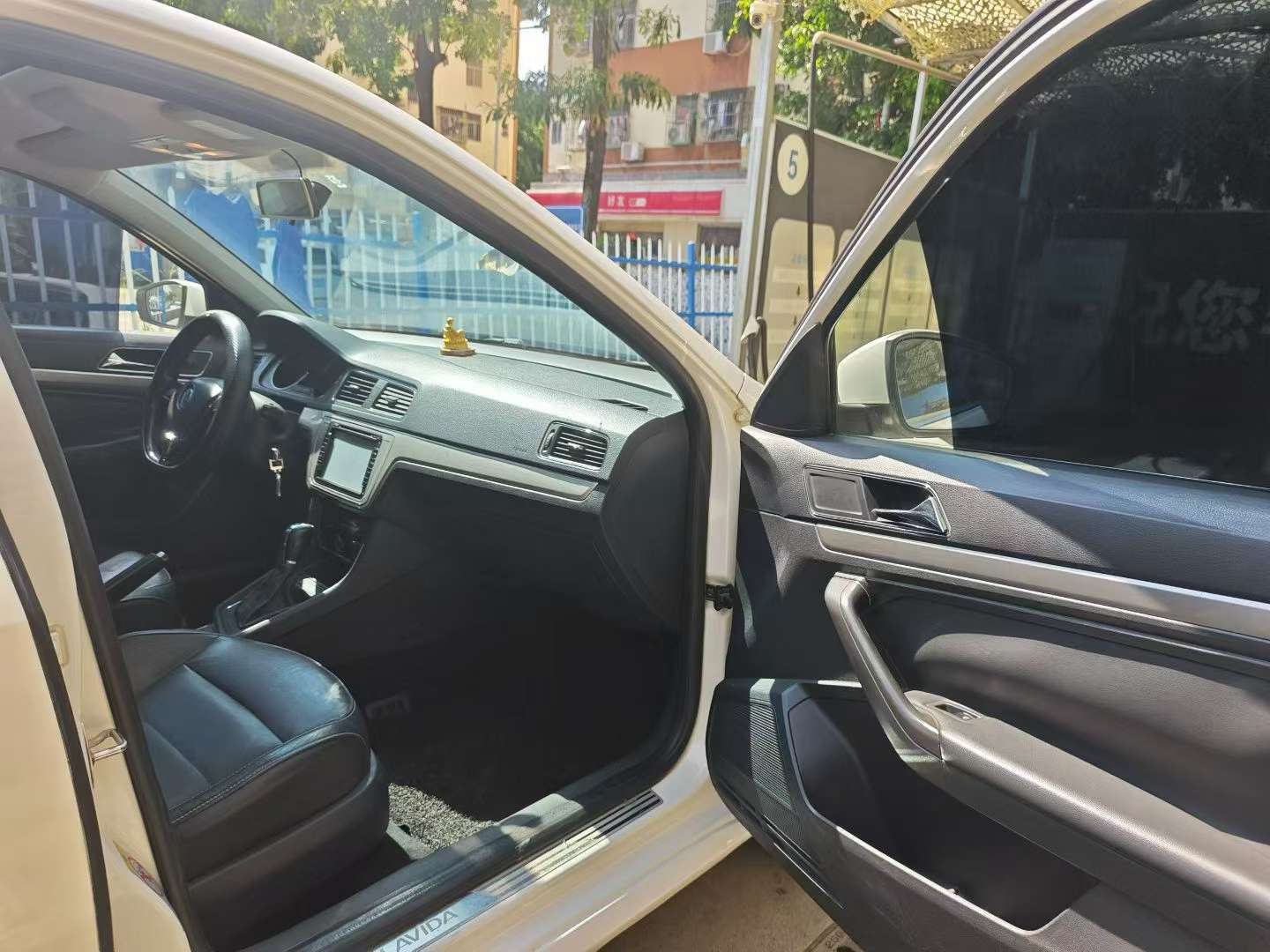 Volkswagen Lavida 1.6L Automatic Comfort Edition 6