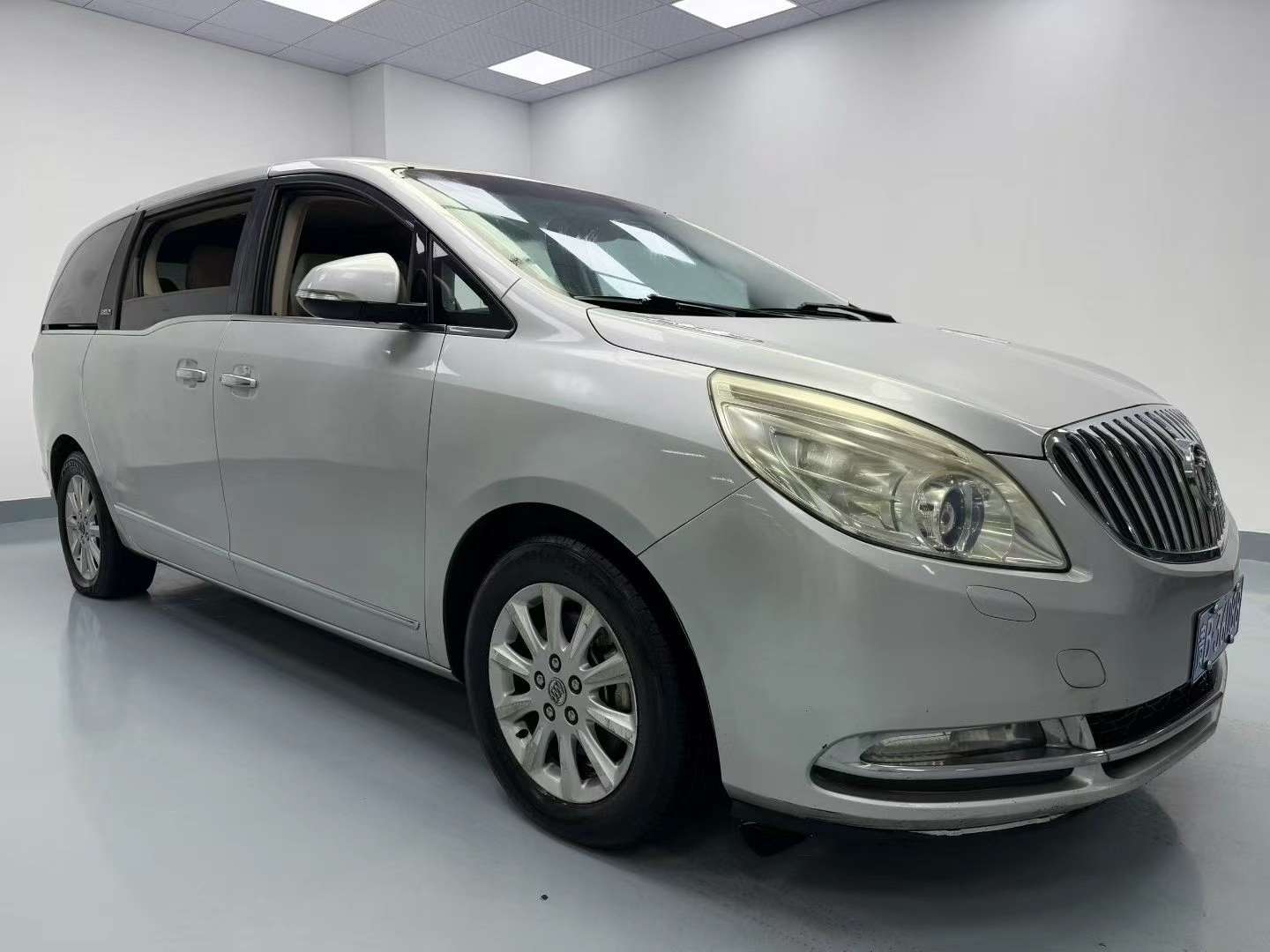 Buick GL8 3.0 Luxury 3