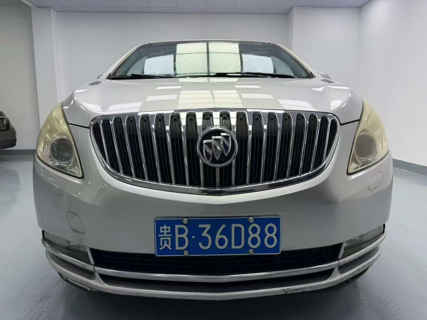 Buick GL8 3.0 Luxury 2