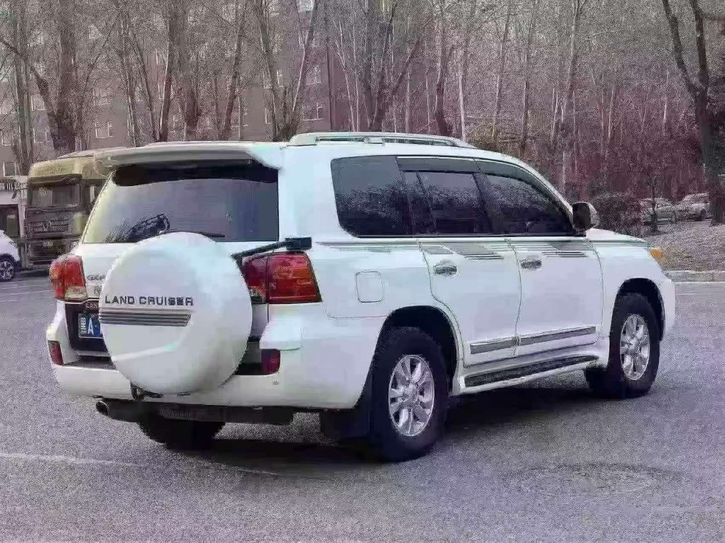 Toyota Land Cruiser 2015 Middle East Spec 8-Seater 4