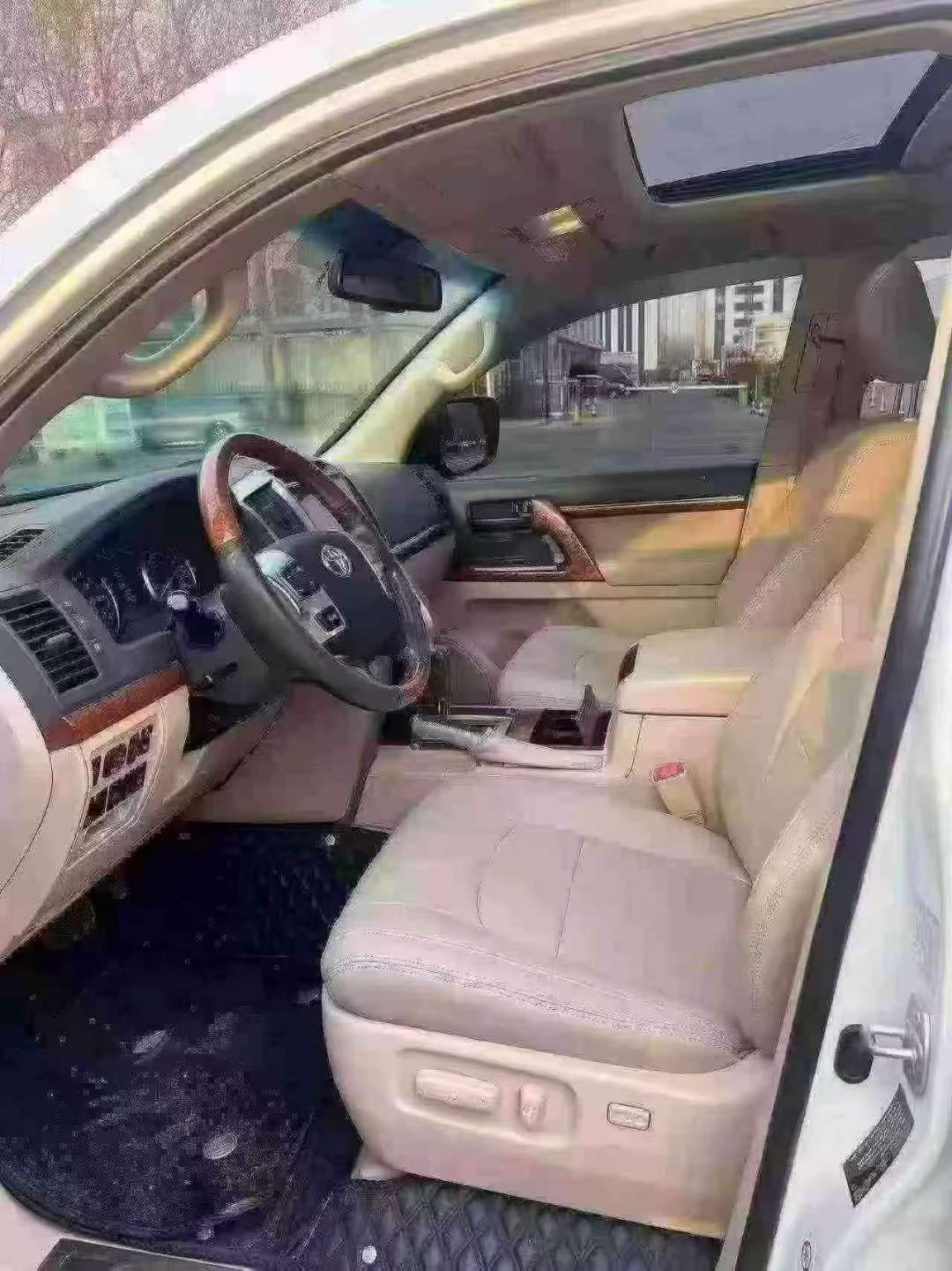 Toyota Land Cruiser 2015 Middle East Spec 8-Seater 7