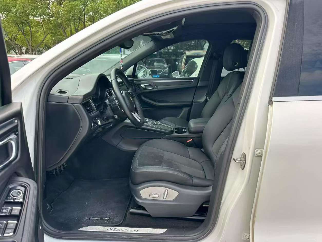 Porsche Macan 2.0T Automatic Panoramic Sunroof Seat Heating Bose Sound System 5