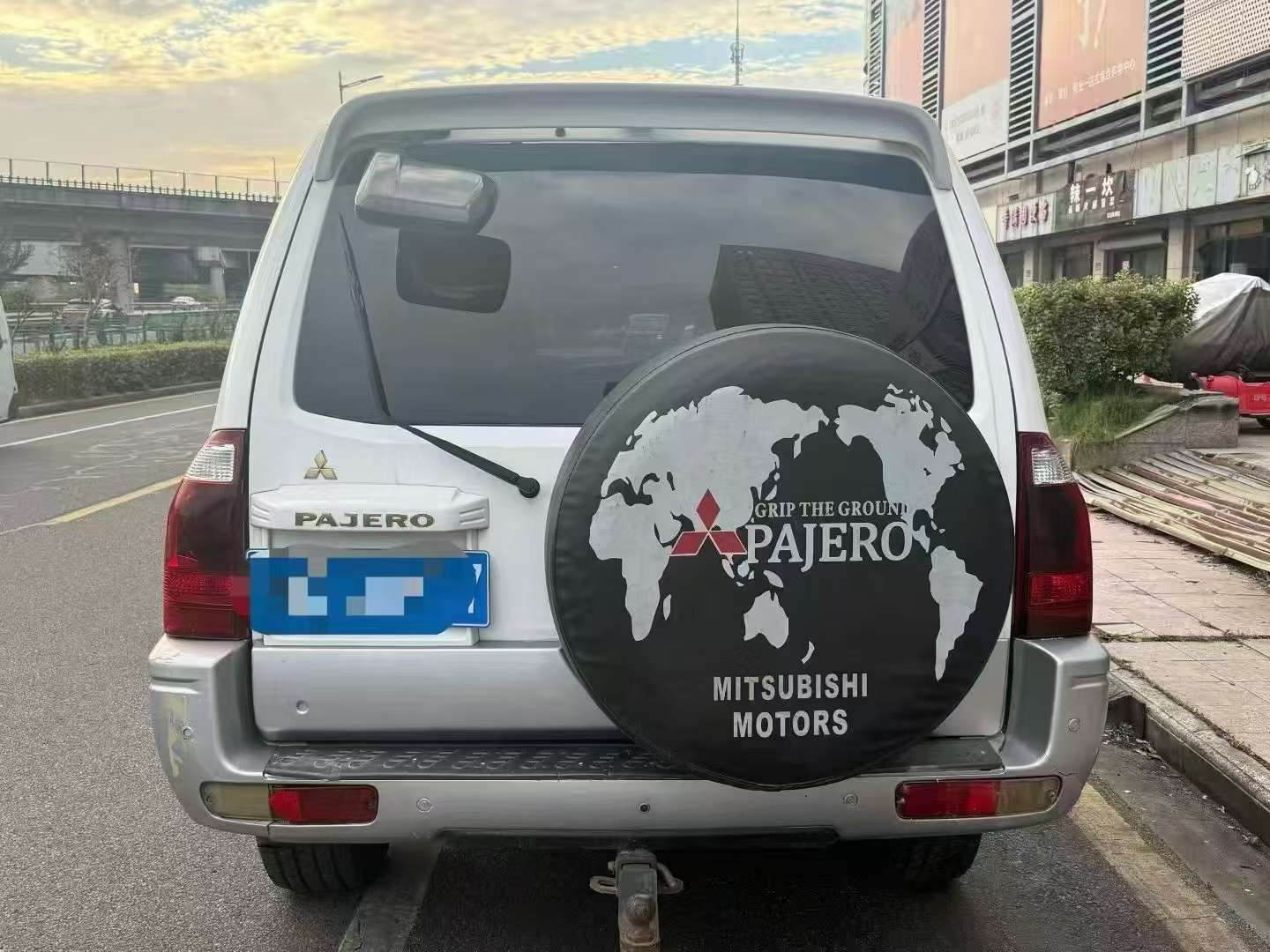 Mitsubishi Pajero V77 3.8 GLS 8