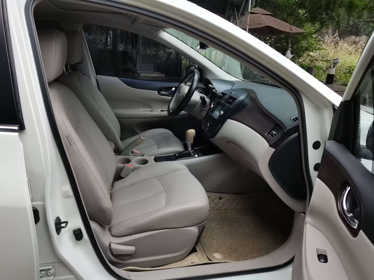 Nissan Tiida 1.6L Automatic with Sunroof 6