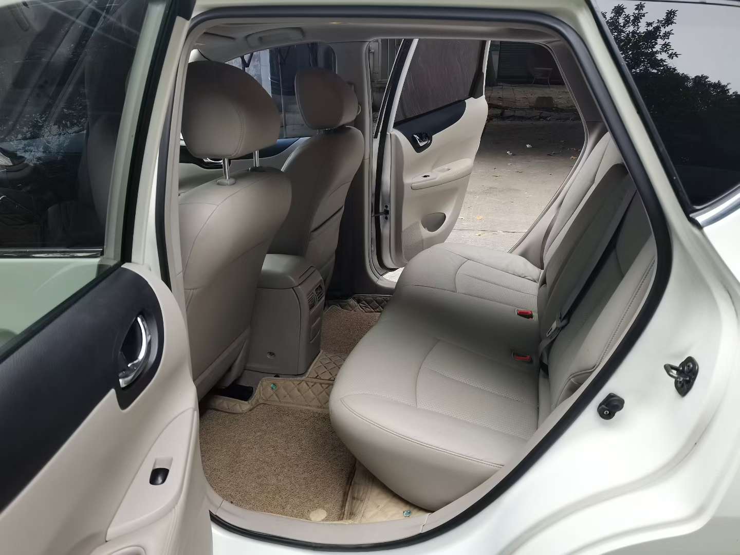 Nissan Tiida 1.6L Automatic with Sunroof 7