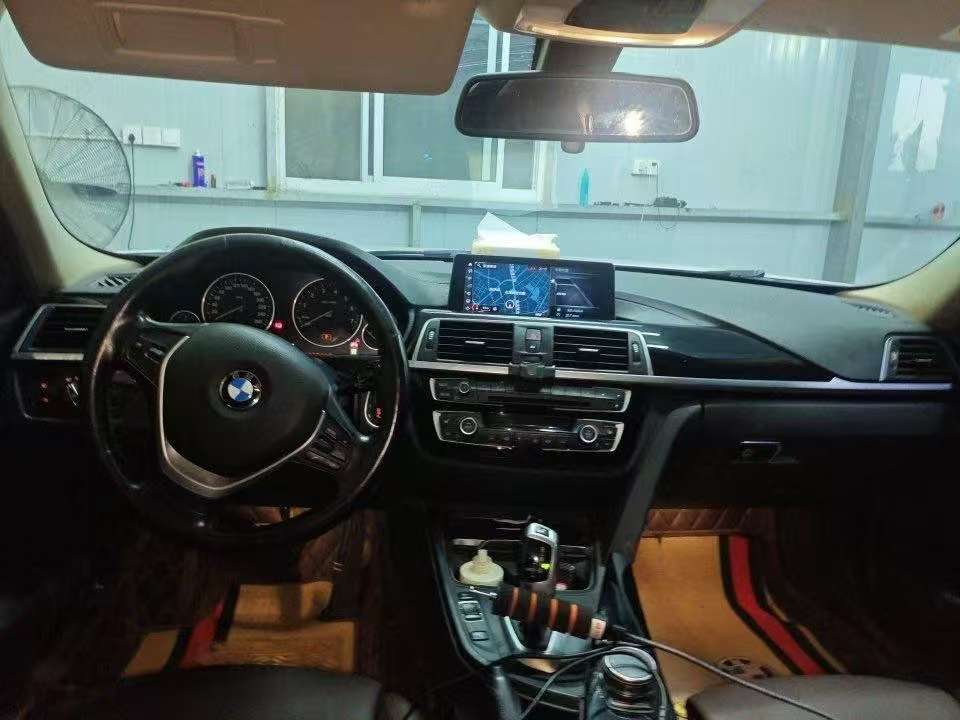 BMW 3 Series 320Li 2.0T Sport 8