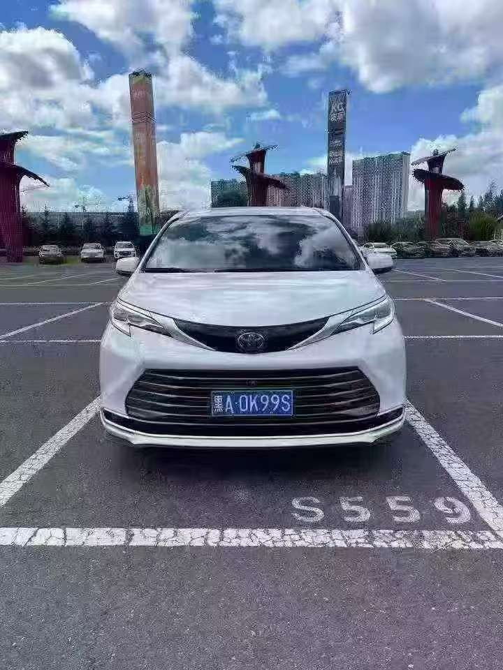 Toyota Sienna 2023 Platinum Edition Hybrid