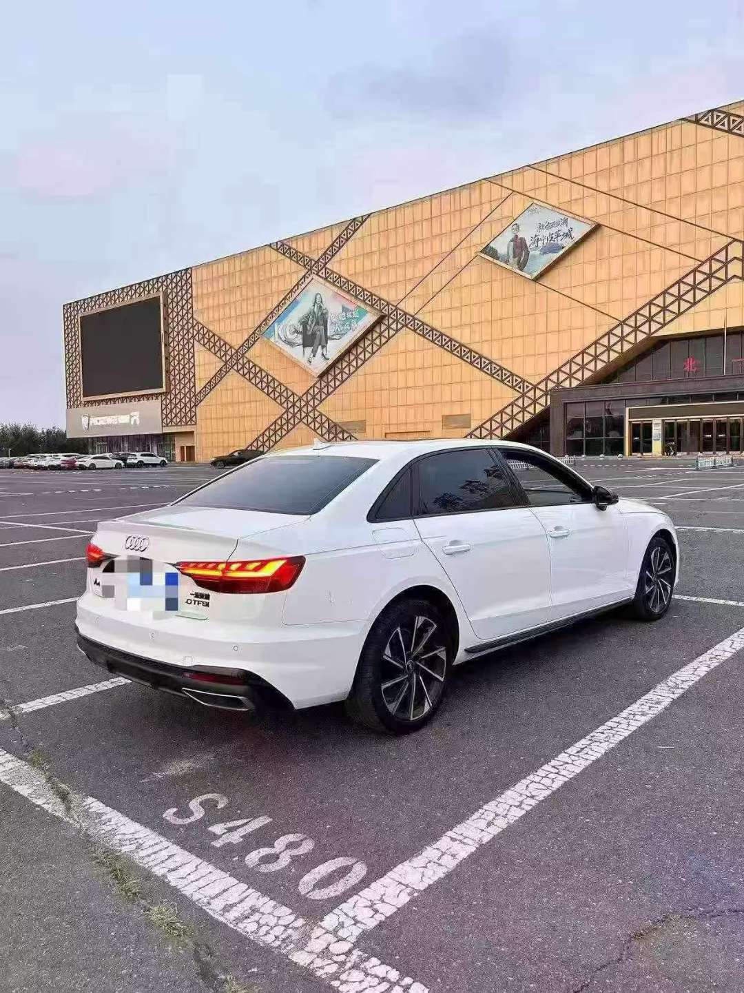 Audi A4L Luxury Dynamic 4