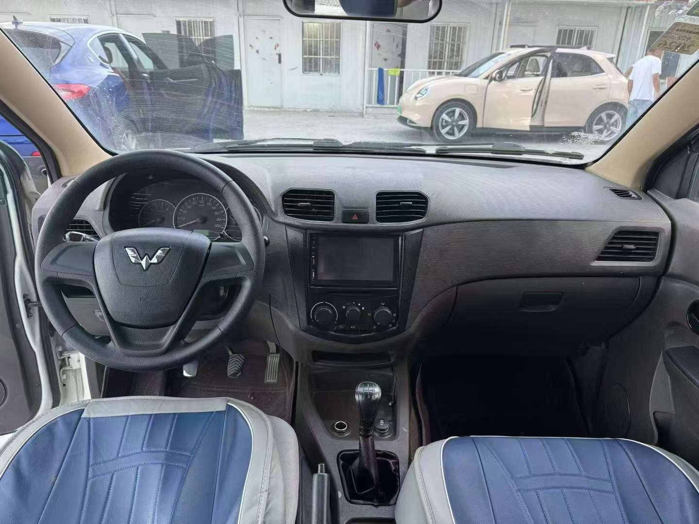 Wuling Hongguang S Luxury 5-Seater 9