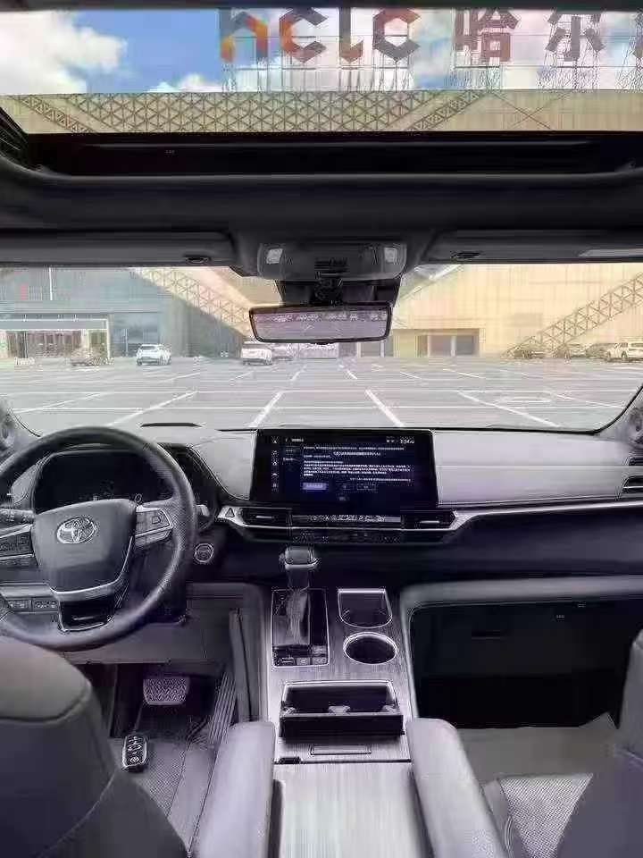Toyota Sienna 2023 Platinum Edition Hybrid 8