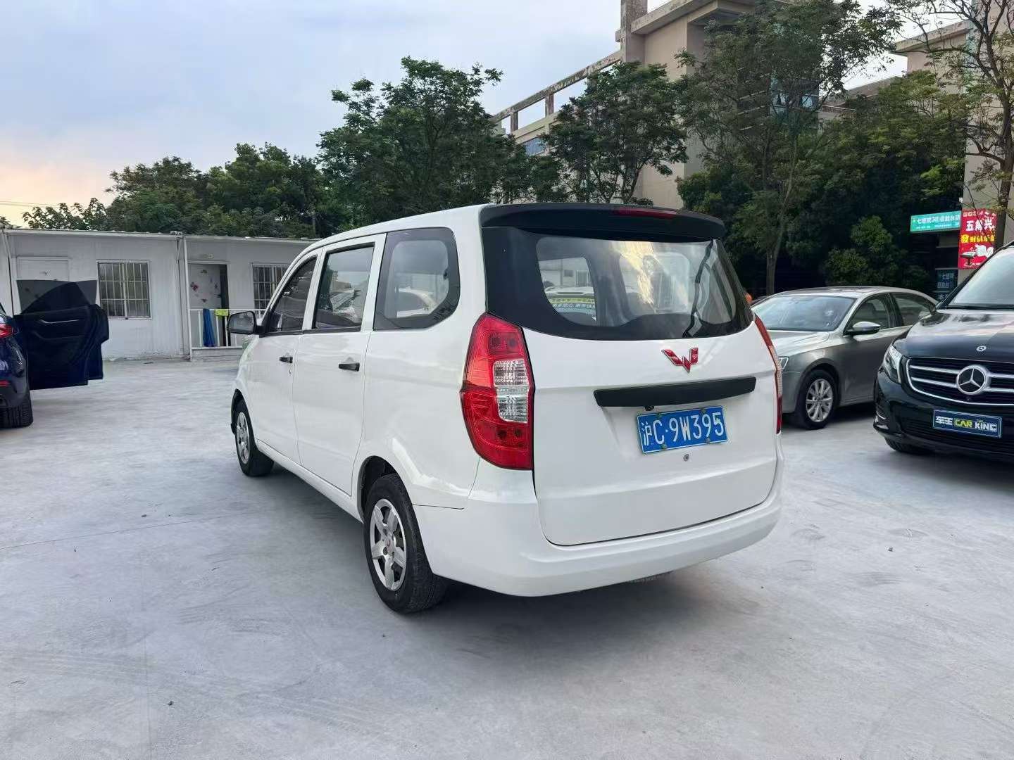 Wuling Hongguang S Luxury 5-Seater 6