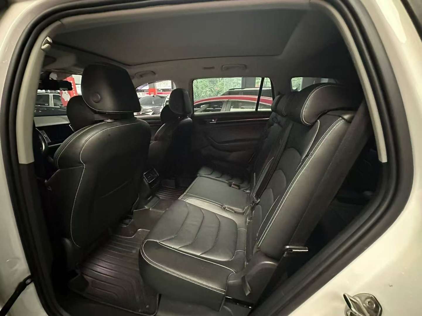 Skoda Kodiaq 2.0T TSI330 FWD Luxury Premium 7-Seater 4