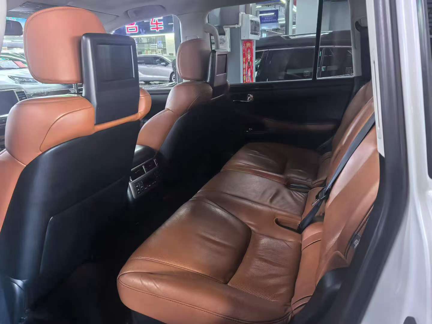 Lexus LX 2013 5.7L V8 6-Speed Automatic 2