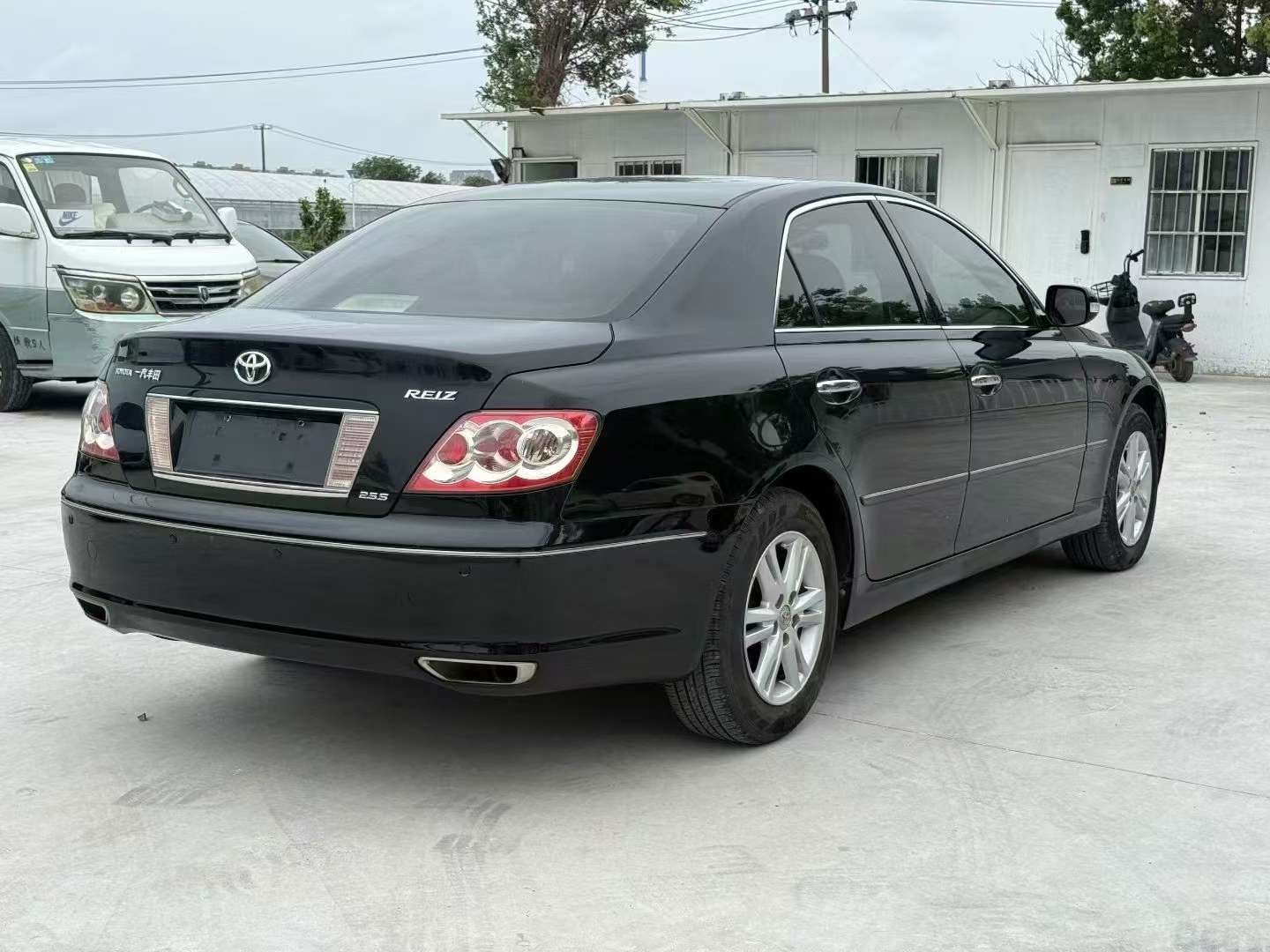 Toyota Reiz 4