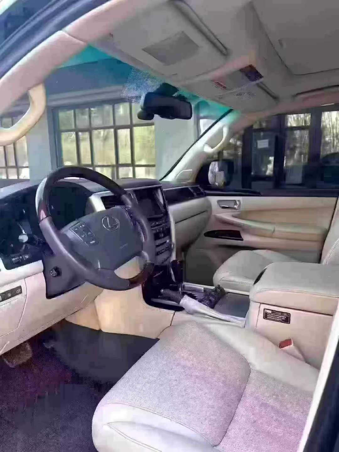 Lexus LX570 2012 5