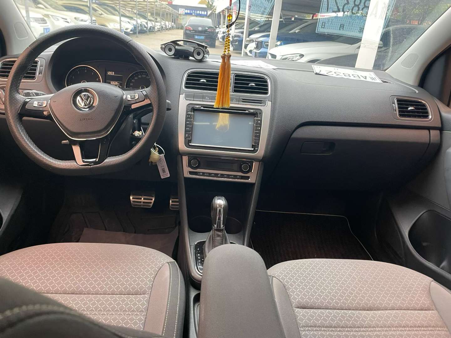 Volkswagen Polo 1.6L Sport Edition 4