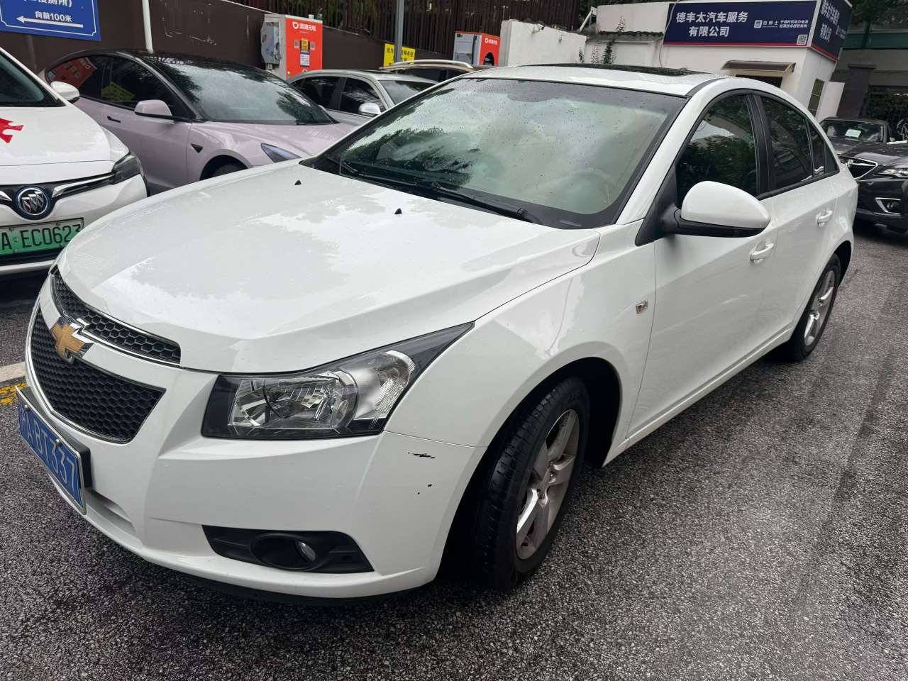 Chevrolet Cruze 2013 1.8L Automatic Sunroof 2