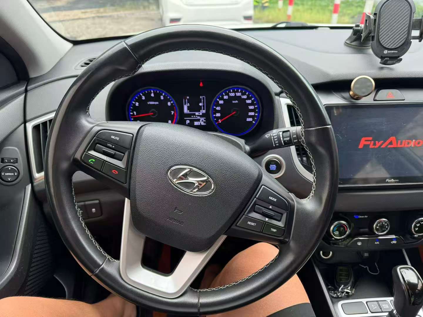 Hyundai ix25 7
