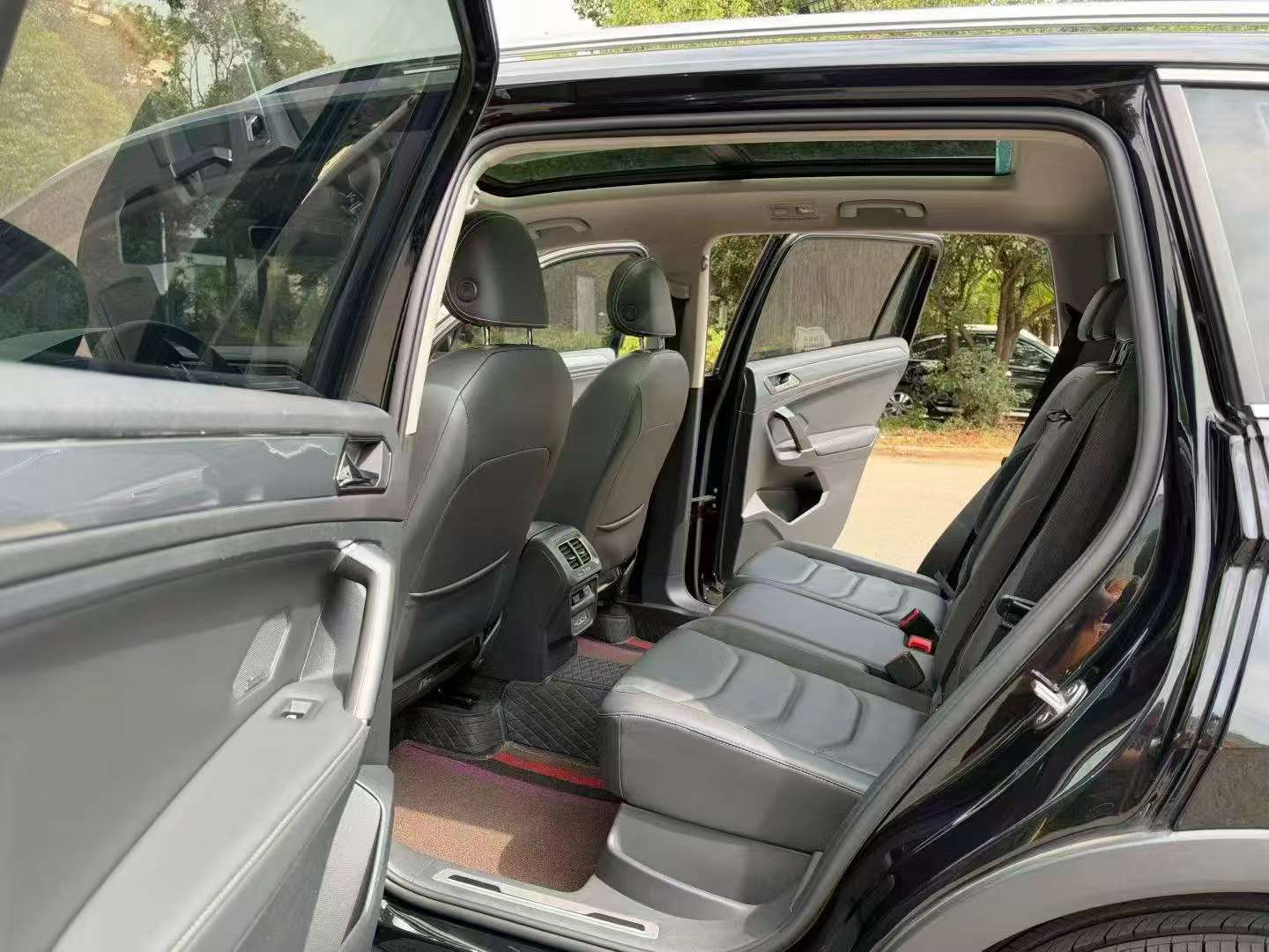 Volkswagen Tiguan L 330 FWD R-Line Pro 6