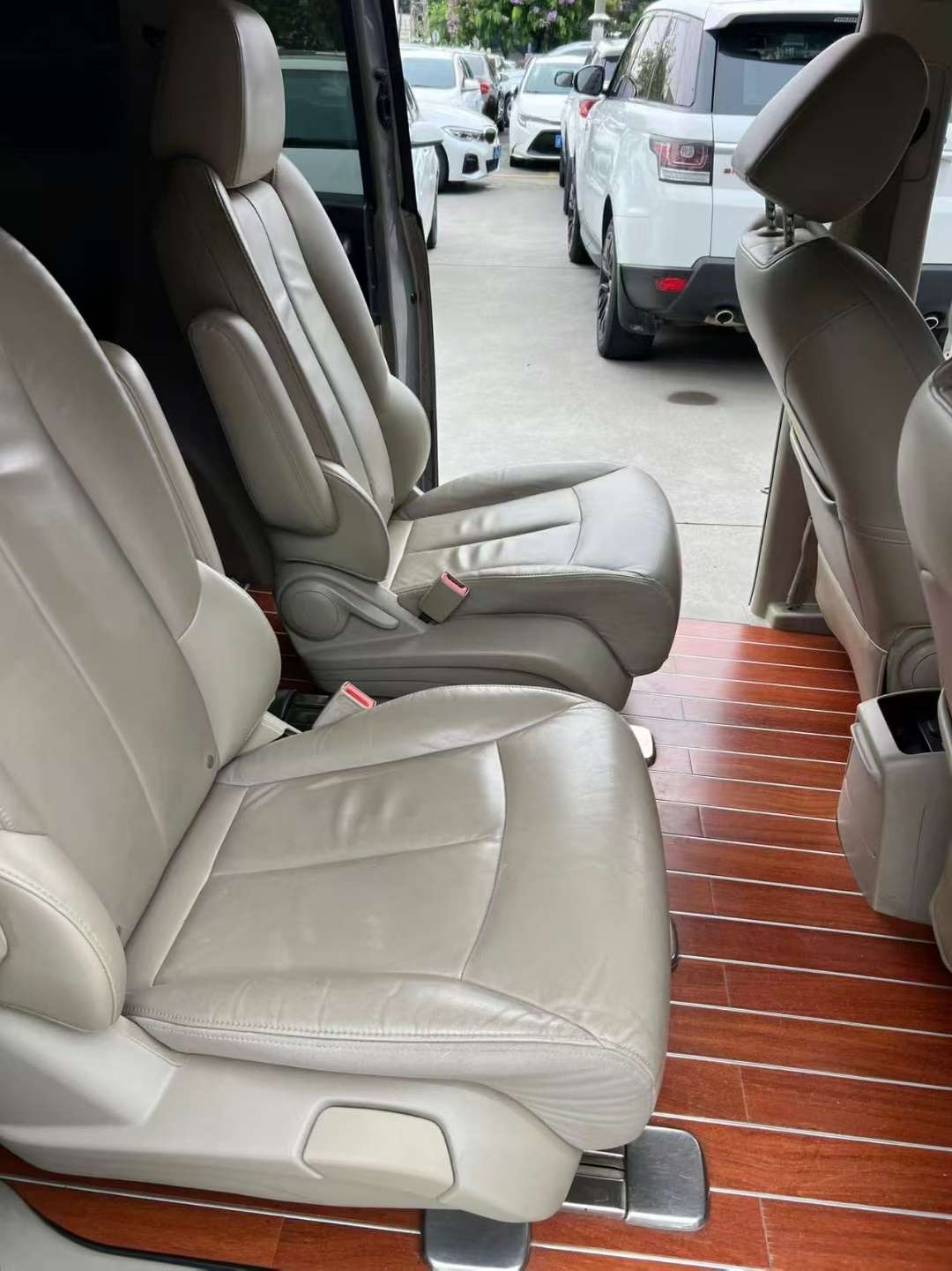 Buick GL8 2.0T Luxury 7