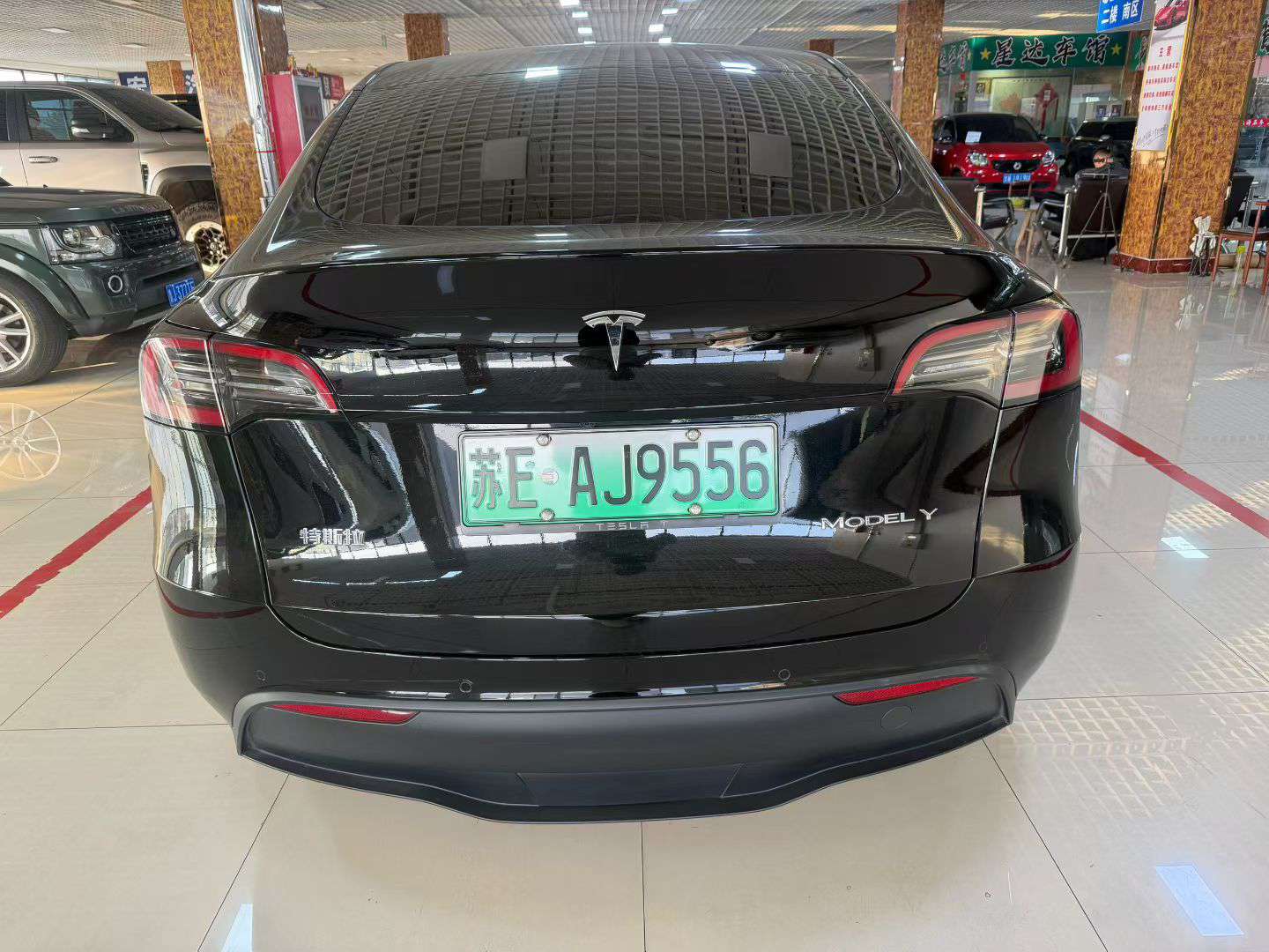 Tesla Model Y 8