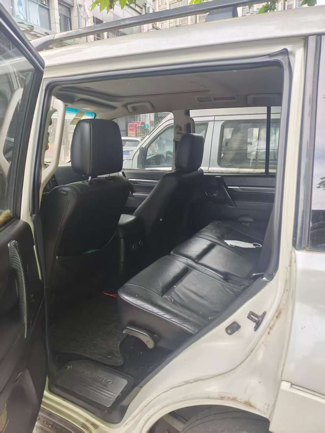 Mitsubishi Pajero 2