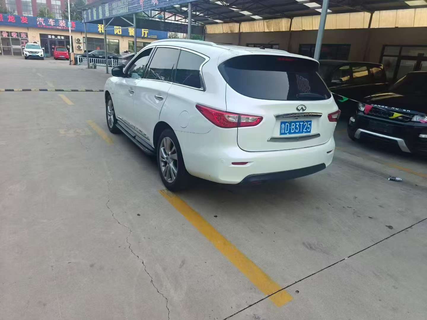 Infiniti JX 4