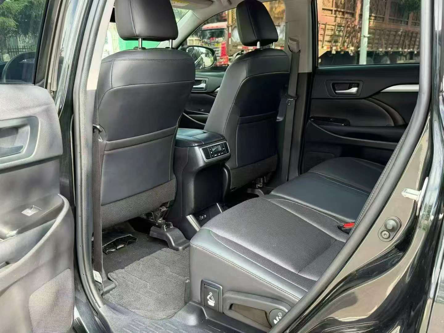 Toyota Highlander 2021 AWD Seven-Seater Luxury Edition 5