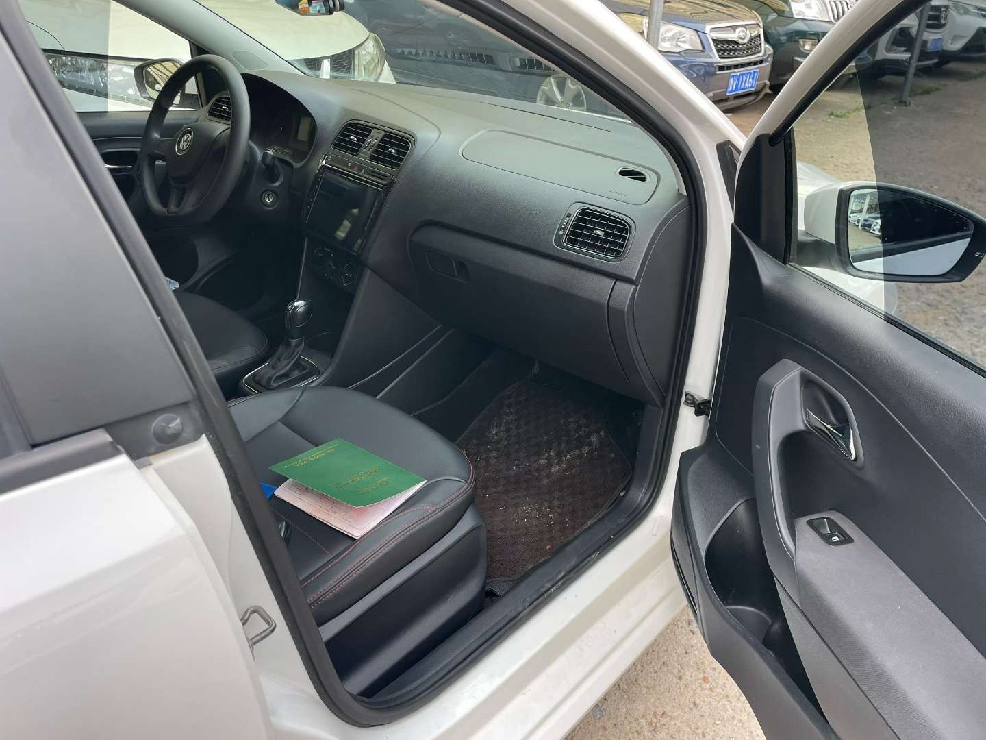 Volkswagen Polo 1.5L Automatic 5