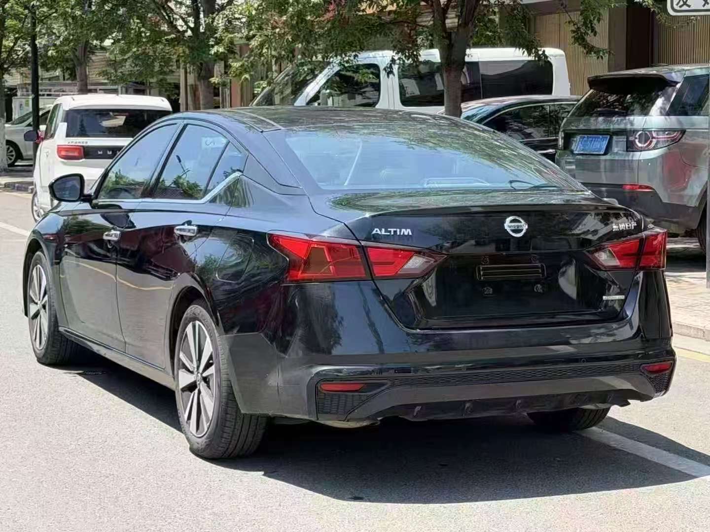 Nissan Altima 2.0L Automatic Sunroof Power Seats 5