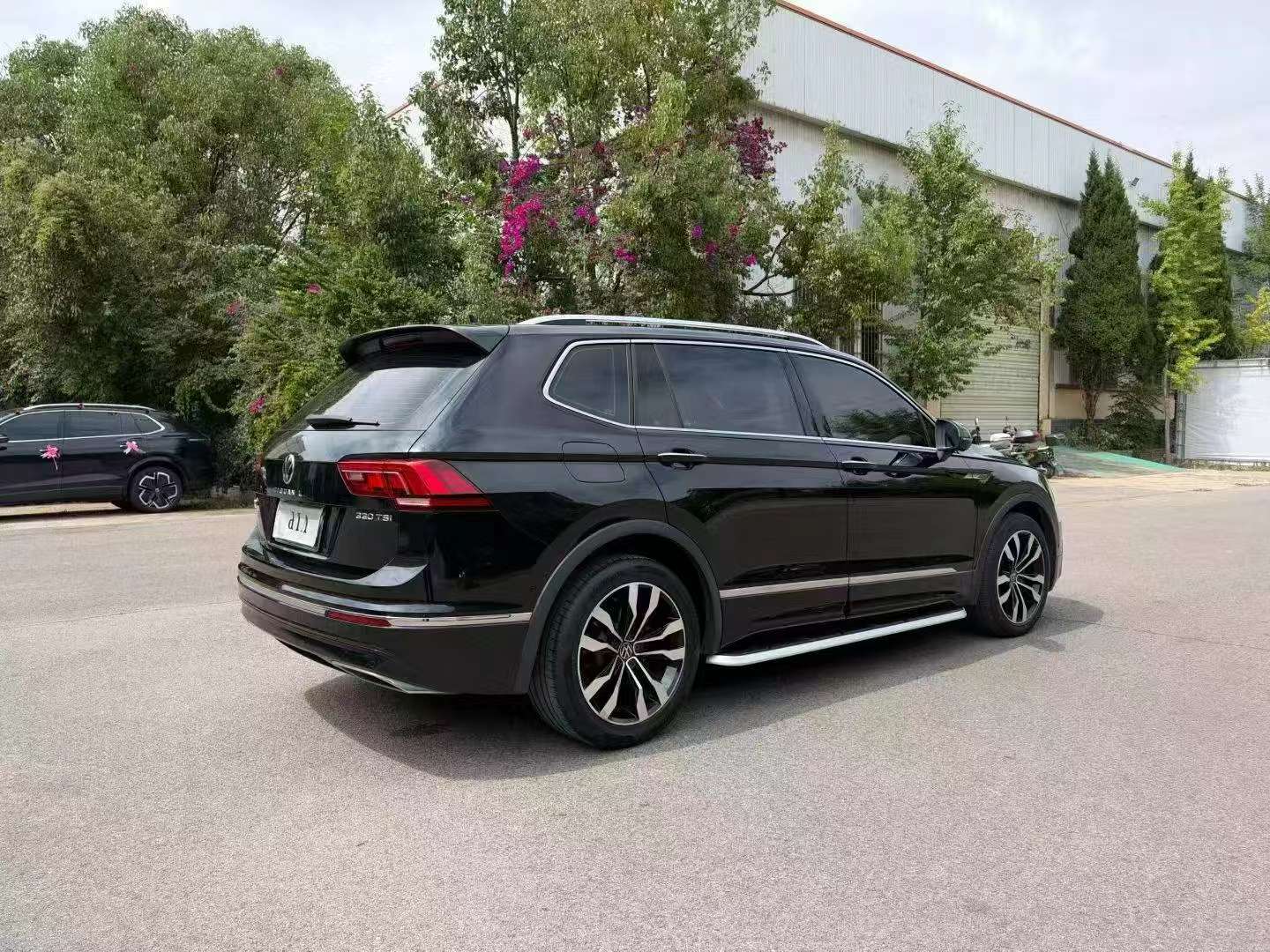 Volkswagen Tiguan L 330 FWD R-Line Pro 7