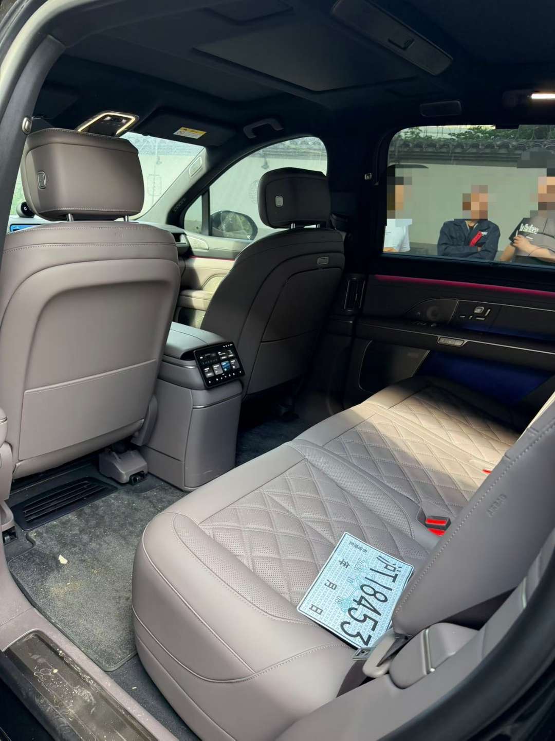 NIO ES8 2026 ES8 5-Seater 100kWh Battery Rental 4