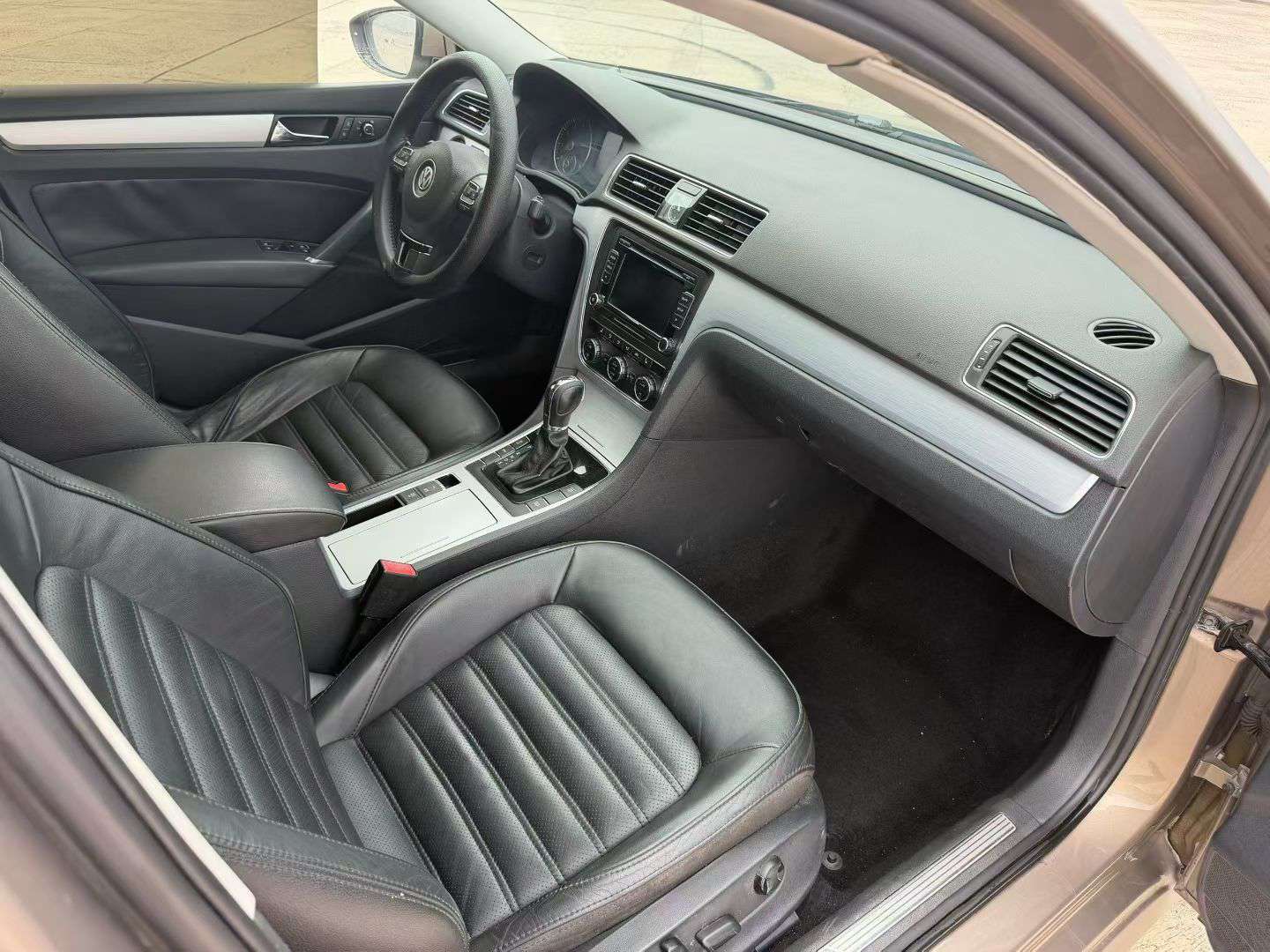 Volkswagen Passat 2015 1.8T Automatic Yuzun Edition 5