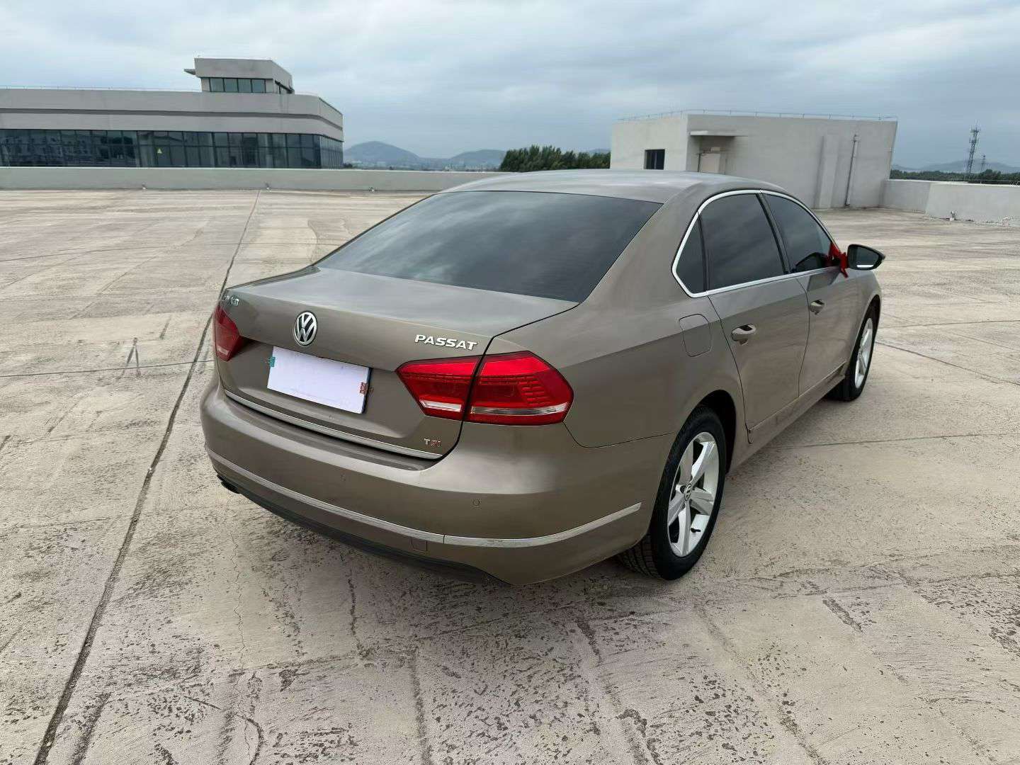 Volkswagen Passat 2015 1.8T Automatic Yuzun Edition 9
