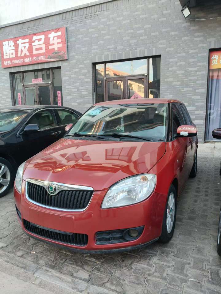 Skoda Fabia 2011 3
