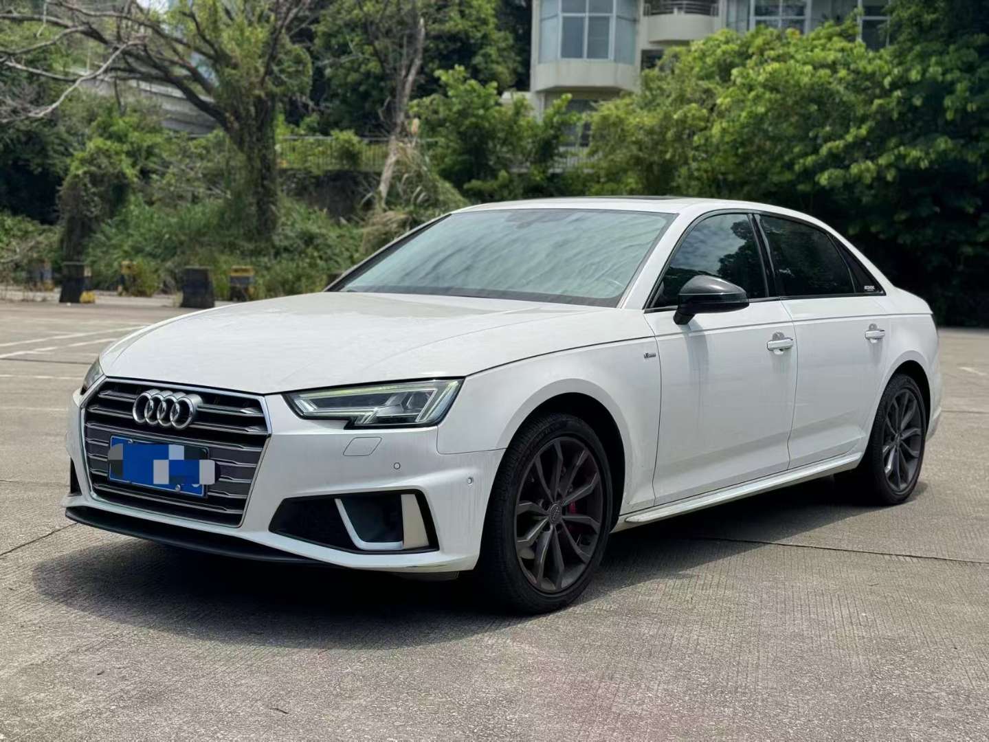 Audi A4L 2.0T Automatic Sunroof Style Edition