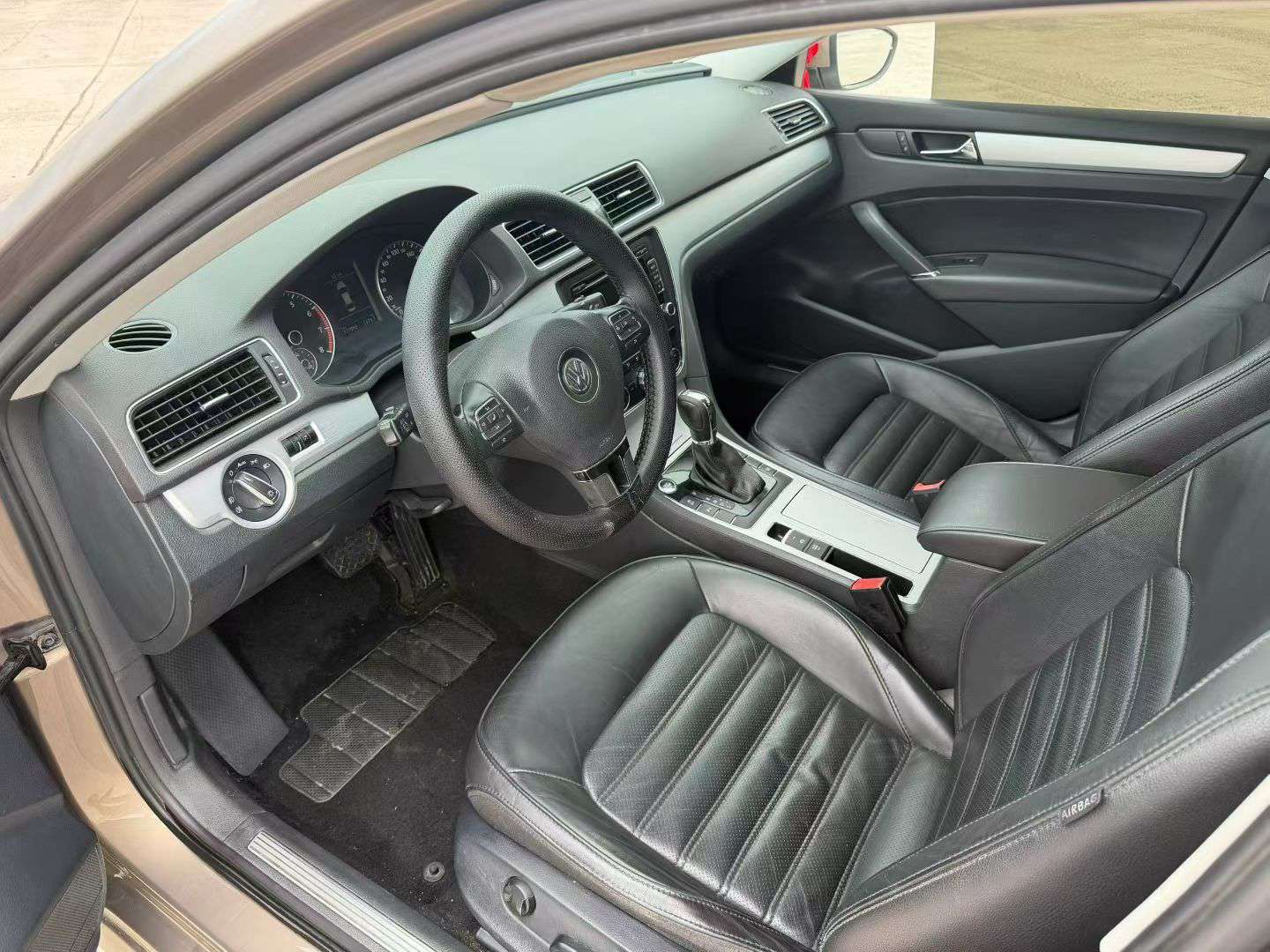 Volkswagen Passat 2015 1.8T Automatic Yuzun Edition 4