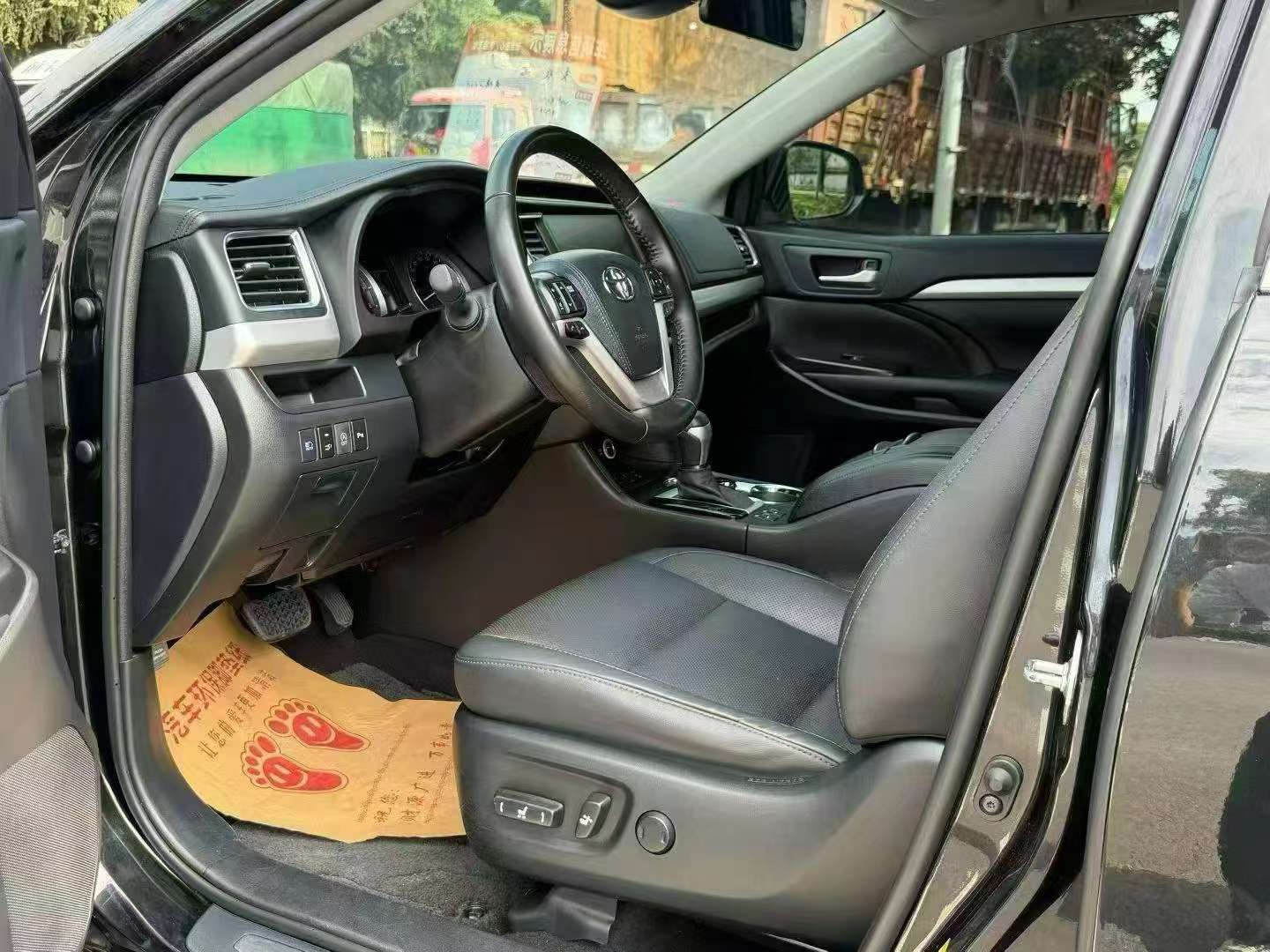 Toyota Highlander 2021 AWD Seven-Seater Luxury Edition 4