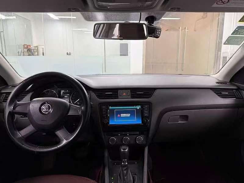 Skoda Octavia 2015 1.6L Automatic Yizhi Edition 8