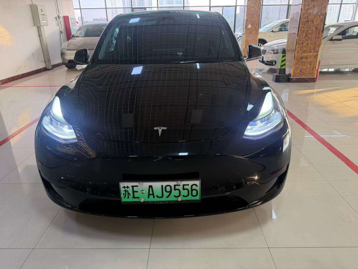 Tesla Model Y 2