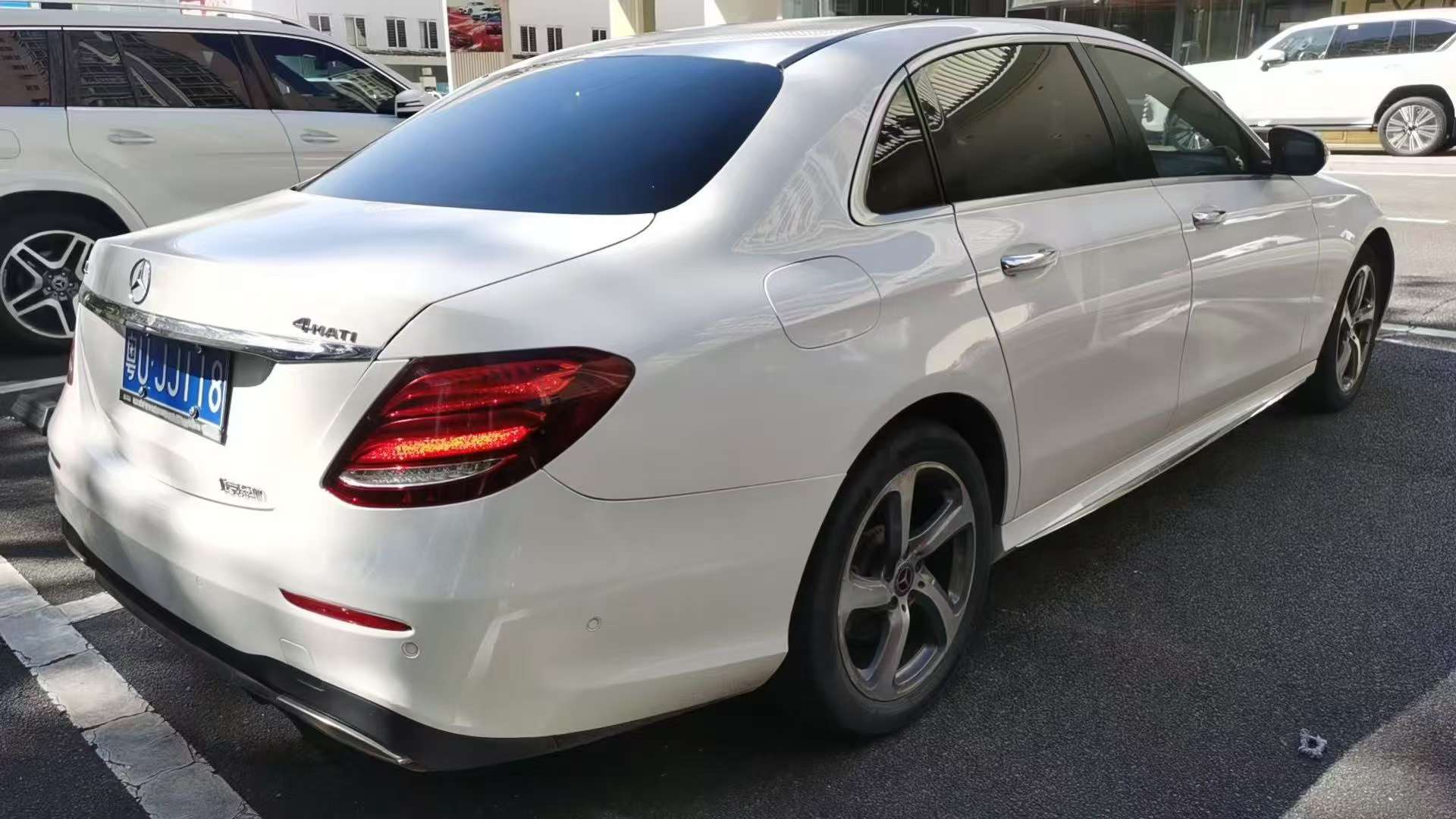 Mercedes-Benz E-Class E200L AWD Sport 3