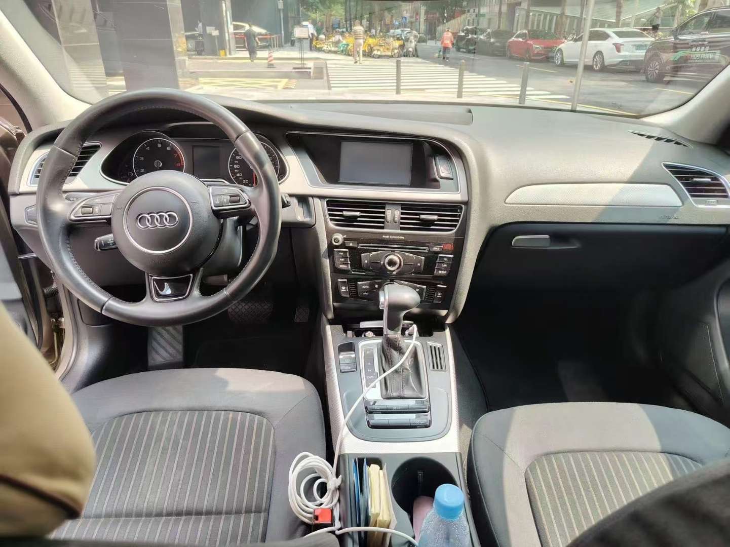 Audi A4L 2.0T Automatic Sunroof Standard Edition 3