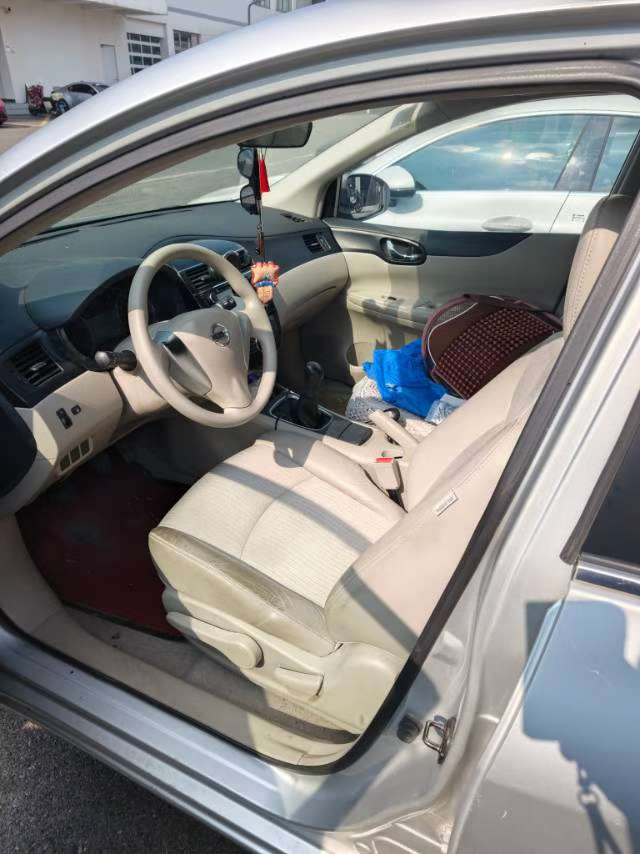Nissan Tiida 2014 1.6MT Intelligent 3