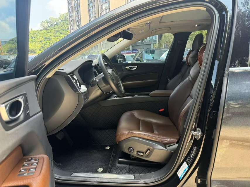 Volvo XC60 7