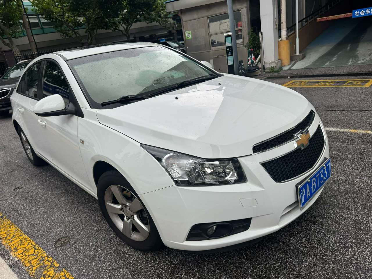 Chevrolet Cruze 2013 1.8L Automatic Sunroof 3