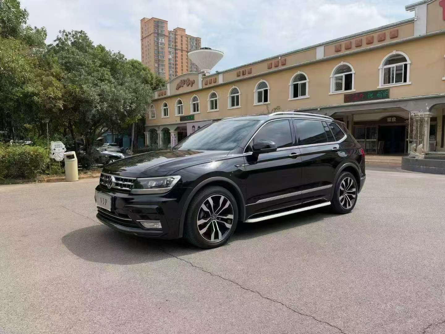 Volkswagen Tiguan L 330 FWD R-Line Pro 3