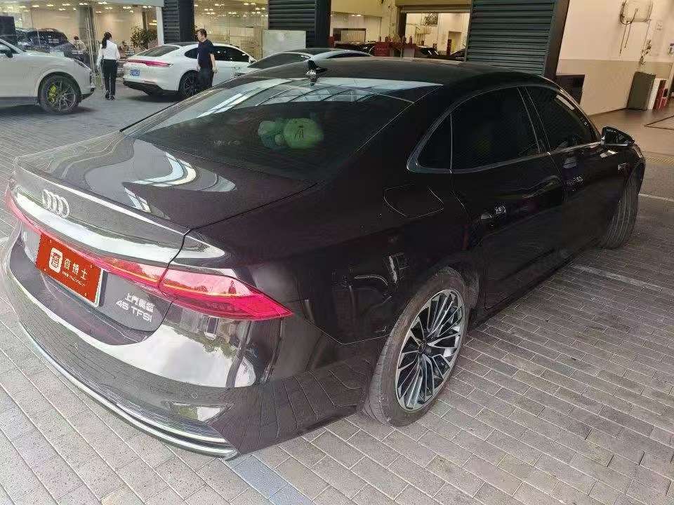 Audi A7L 2024 45 Luxury 3